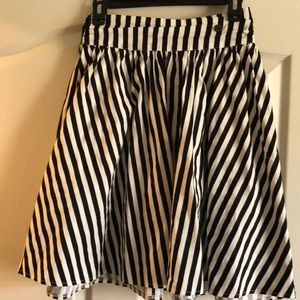 Sourpuss size small full skirt black and white